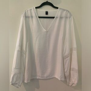 White top with detailed sleeves. 2x